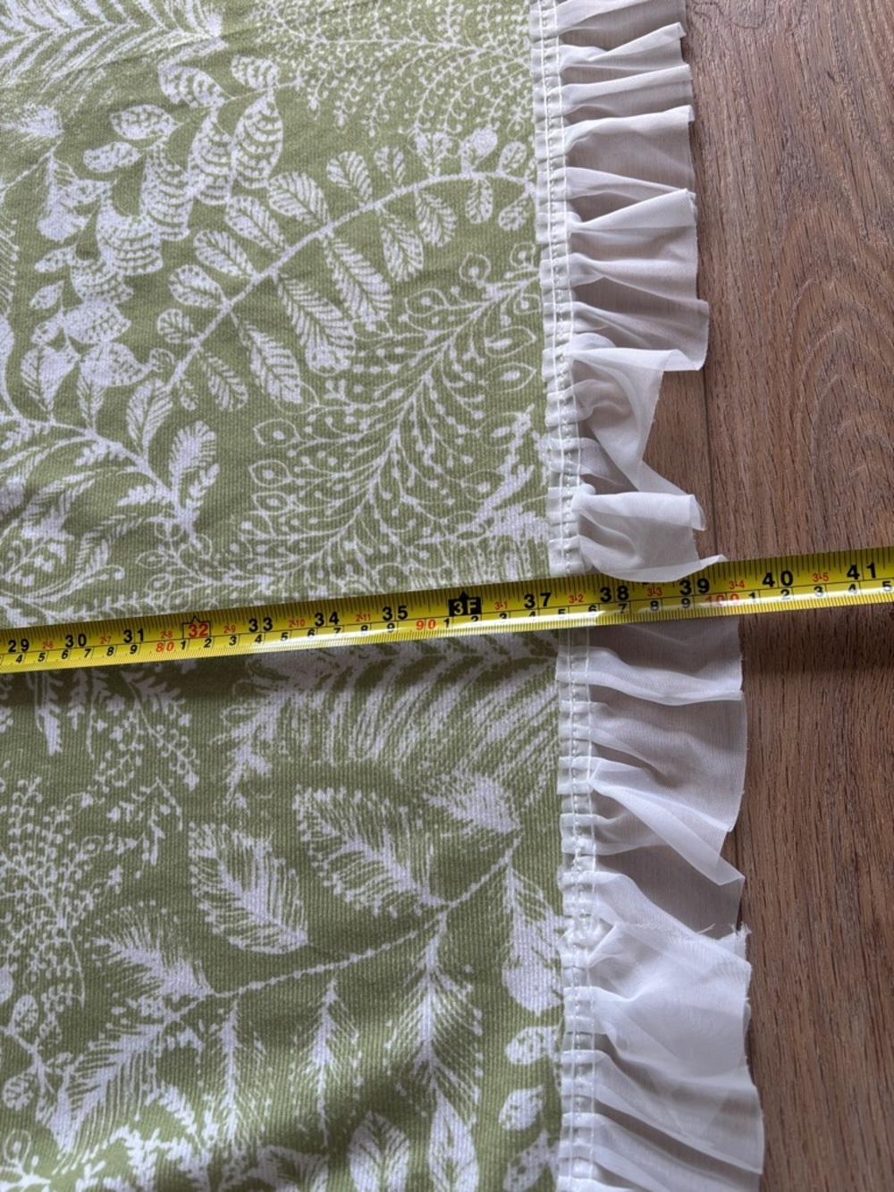 Green Botanical Print Ruffled Tablecloth - Picture 13 of 14